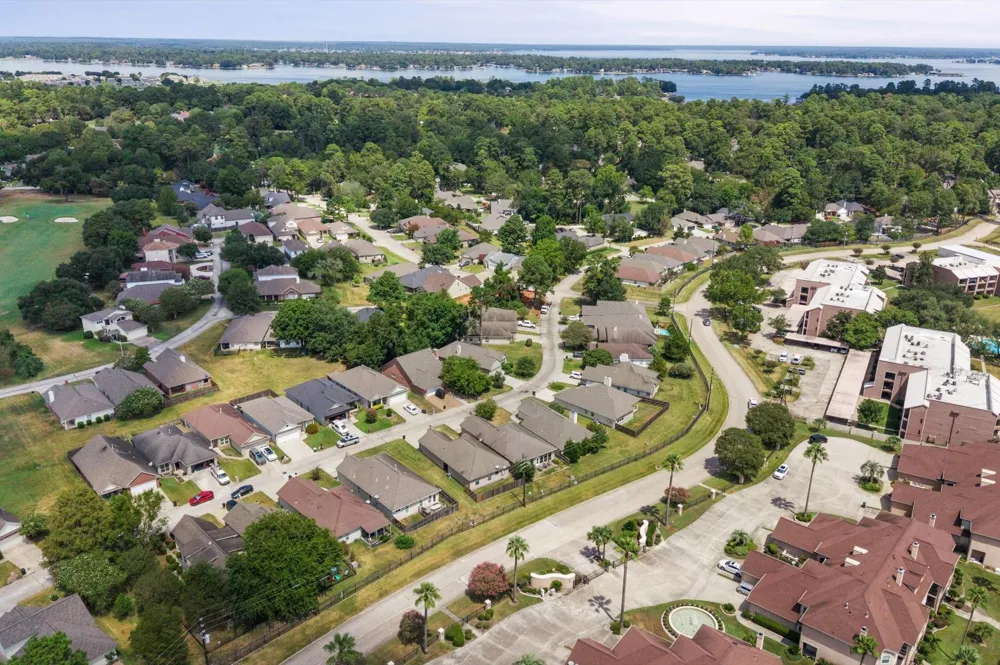 146 Snug Harbor Drive Montgomery, TX 77356
