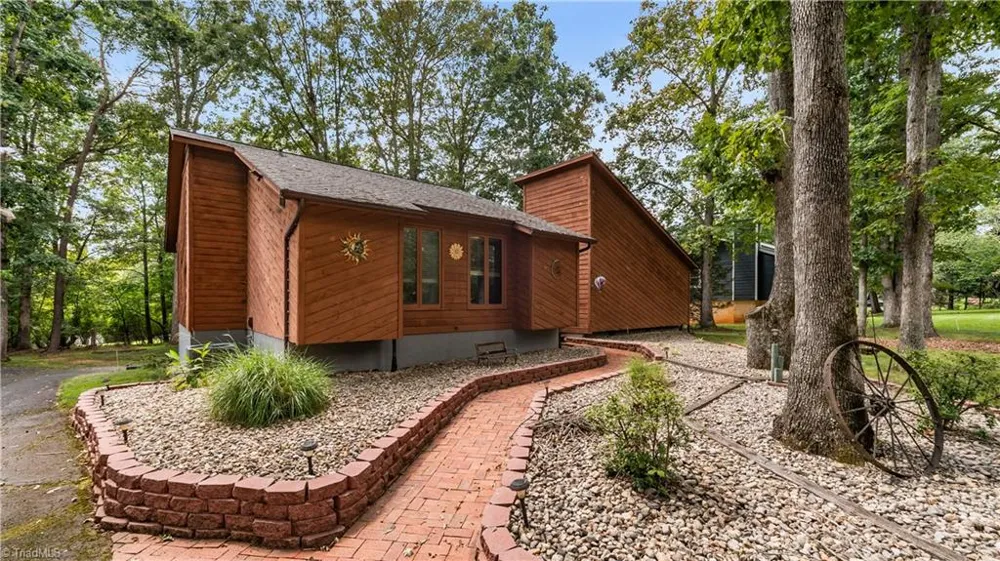 1308 Bunny Trail Winston-Salem, NC 27105