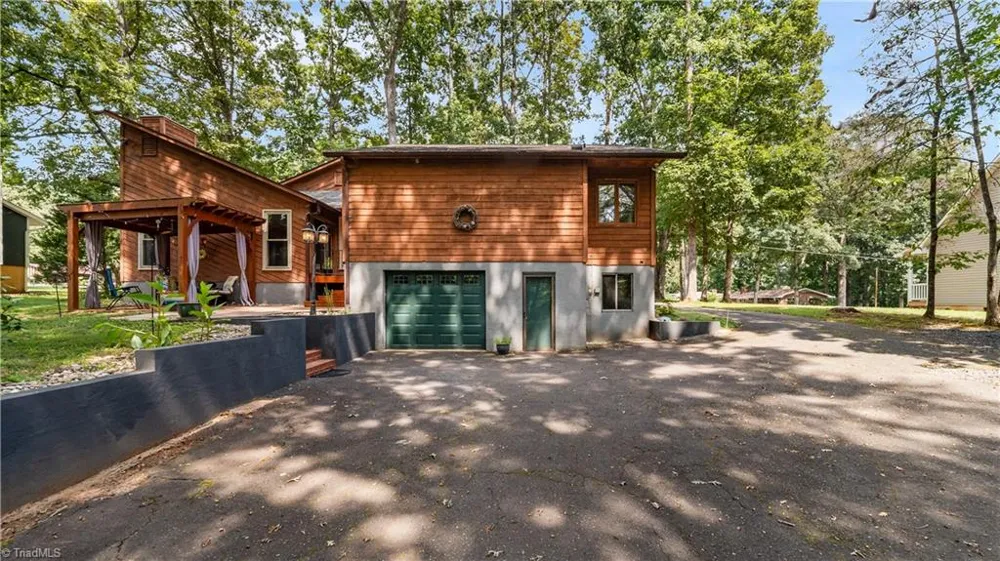 1308 Bunny Trail Winston-Salem, NC 27105