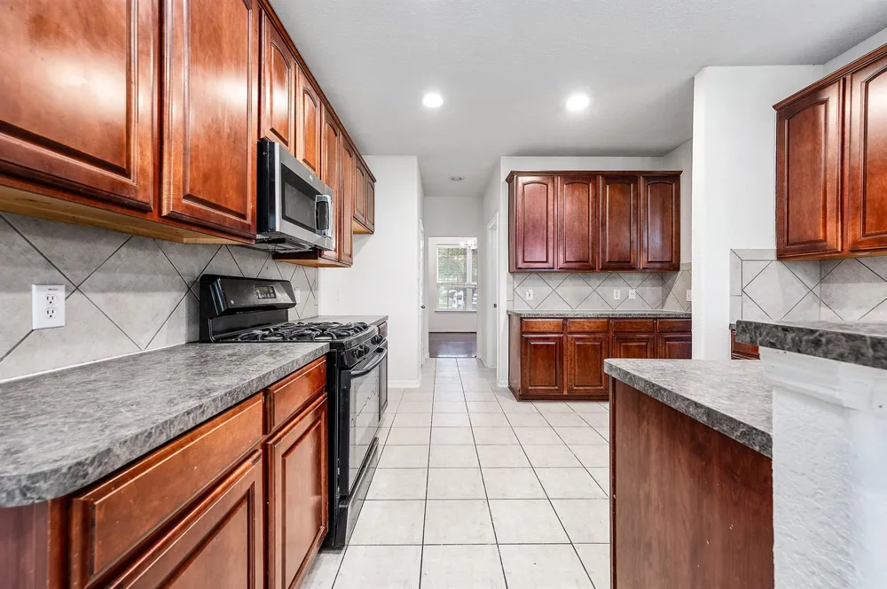 2032 Creek Shore Lane Pearland, TX 77581