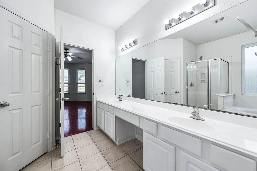 2032 Creek Shore Lane Pearland, TX 77581
