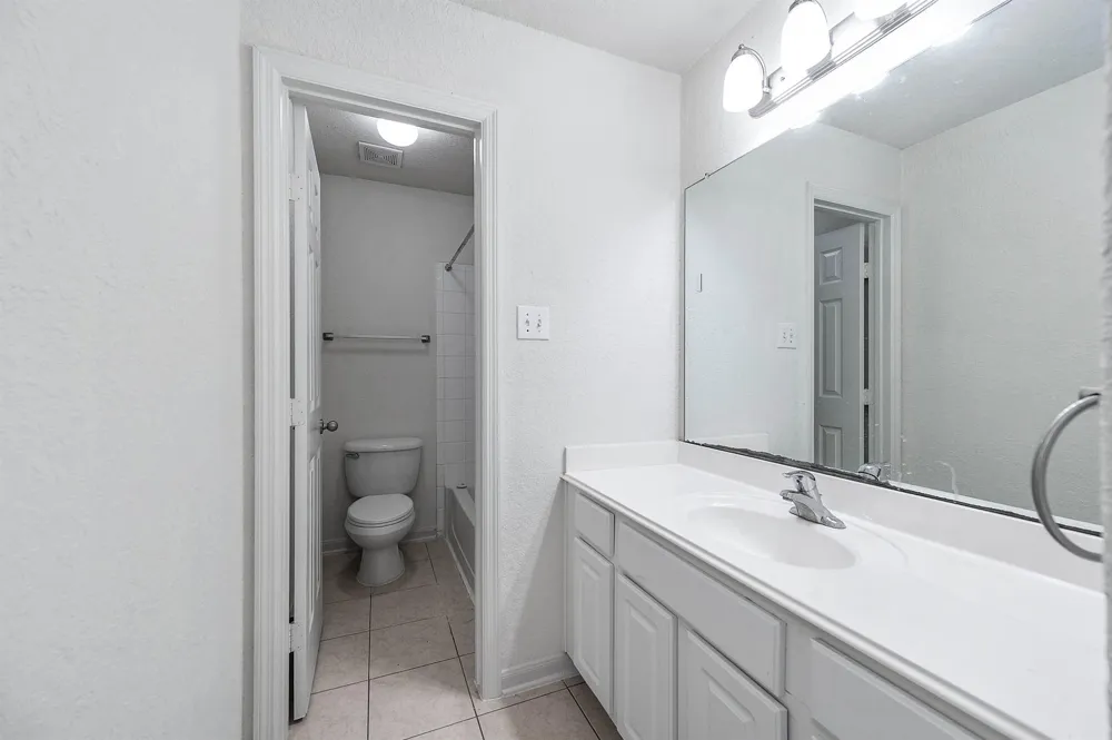 2032 Creek Shore Lane Pearland, TX 77581