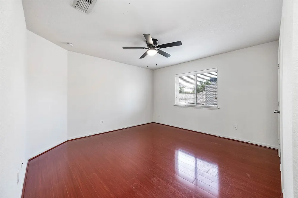 2032 Creek Shore Lane Pearland, TX 77581