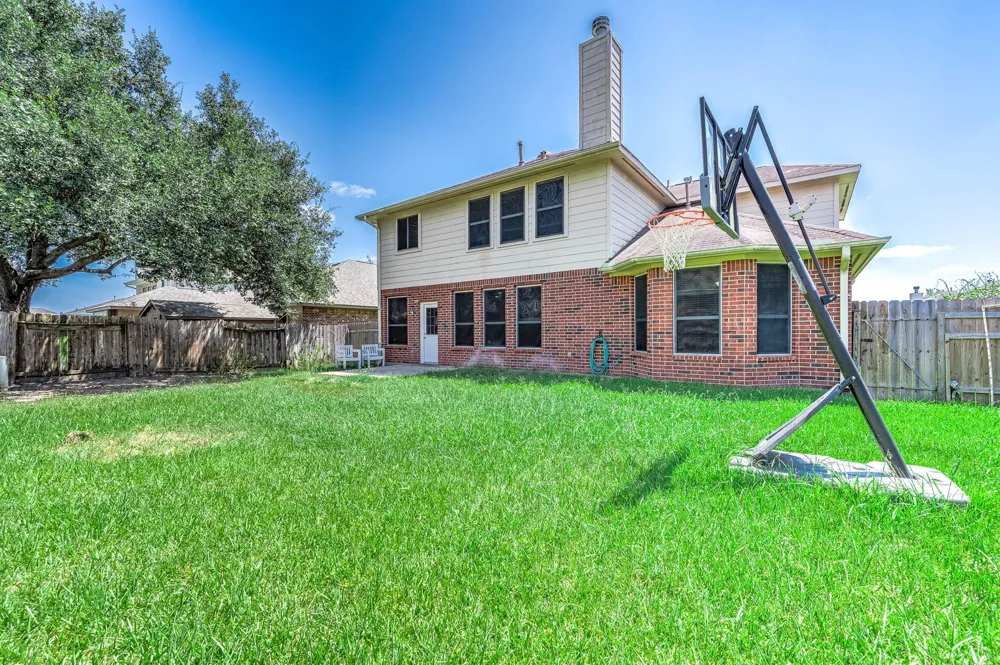2032 Creek Shore Lane Pearland, TX 77581