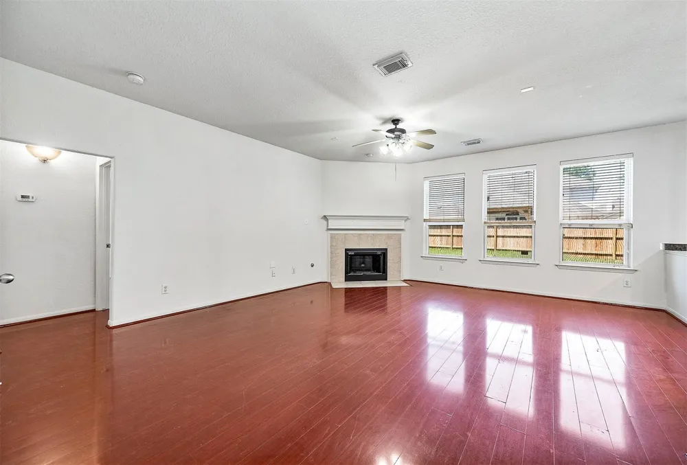 2032 Creek Shore Lane Pearland, TX 77581