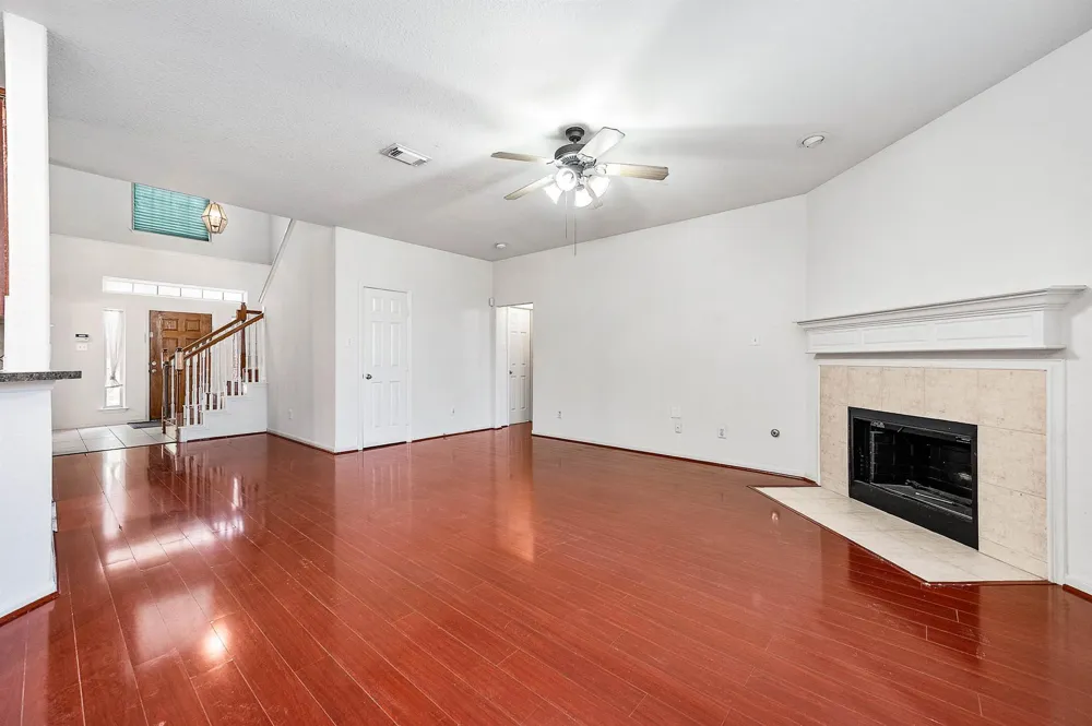 2032 Creek Shore Lane Pearland, TX 77581