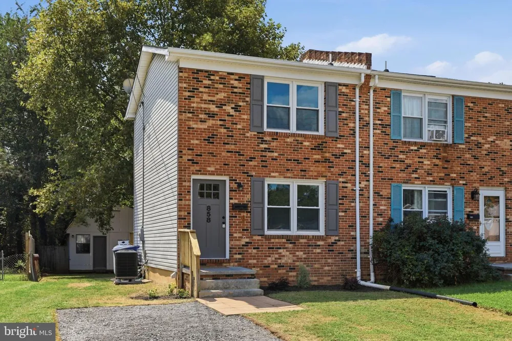 858 W 11TH STREET Front Royal, VA 22630