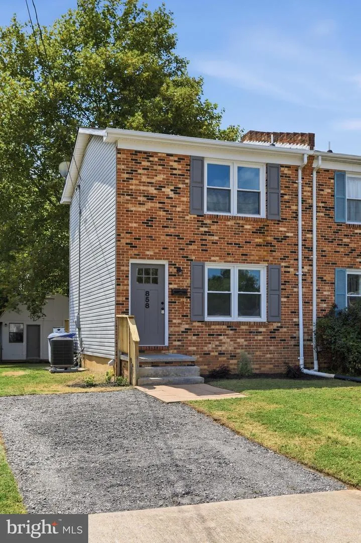 858 W 11TH STREET Front Royal, VA 22630