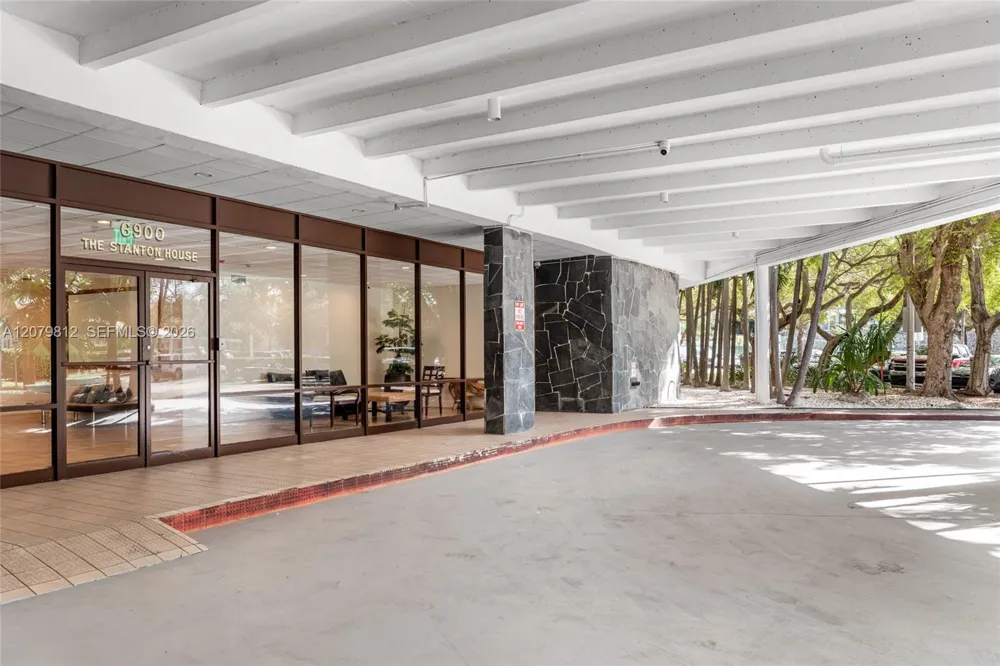 6900 E Bay Dr #9L Miami Beach, FL 33141