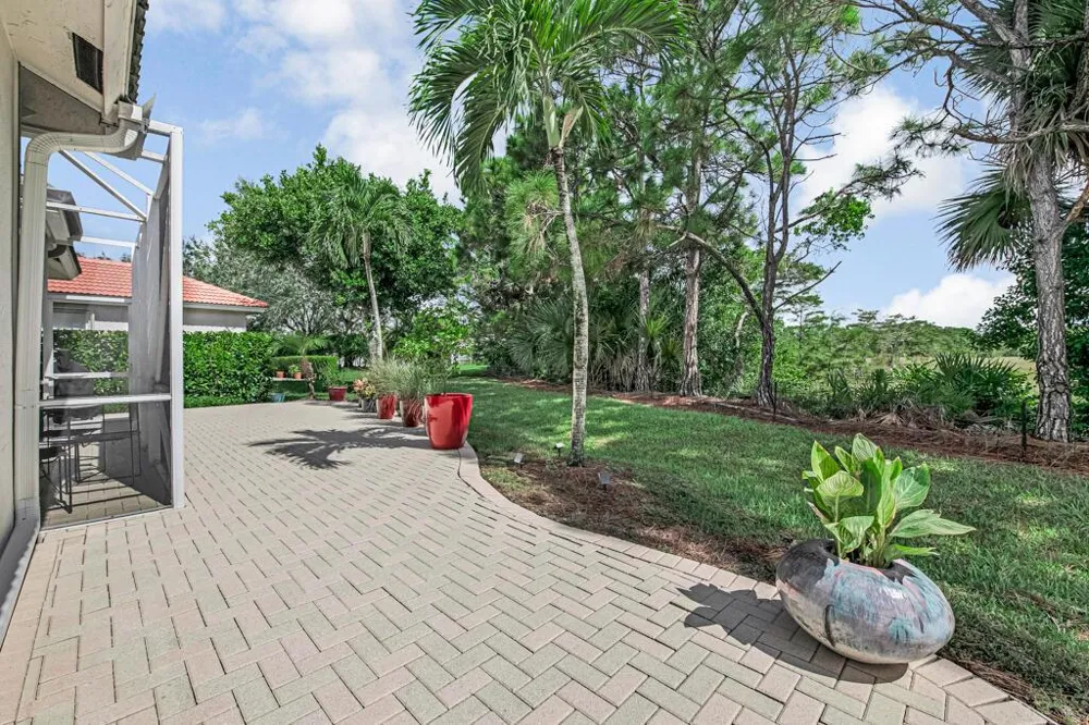 9152 Bay Harbour Circle West Palm Beach, FL 33411