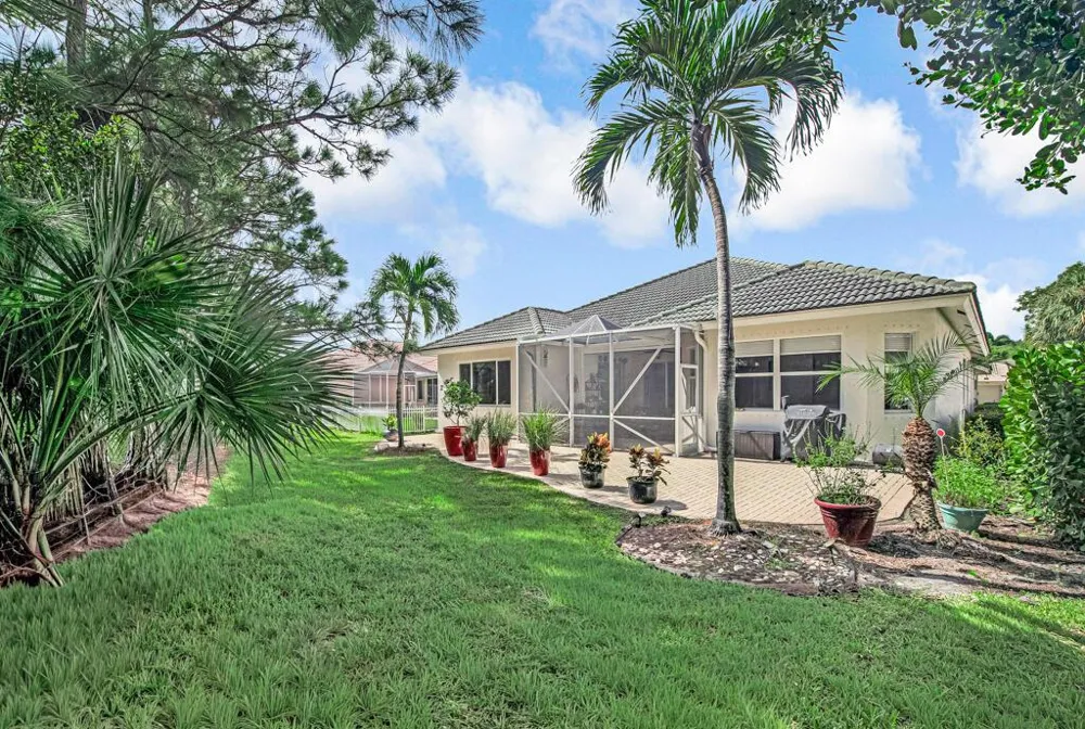 9152 Bay Harbour Circle West Palm Beach, FL 33411