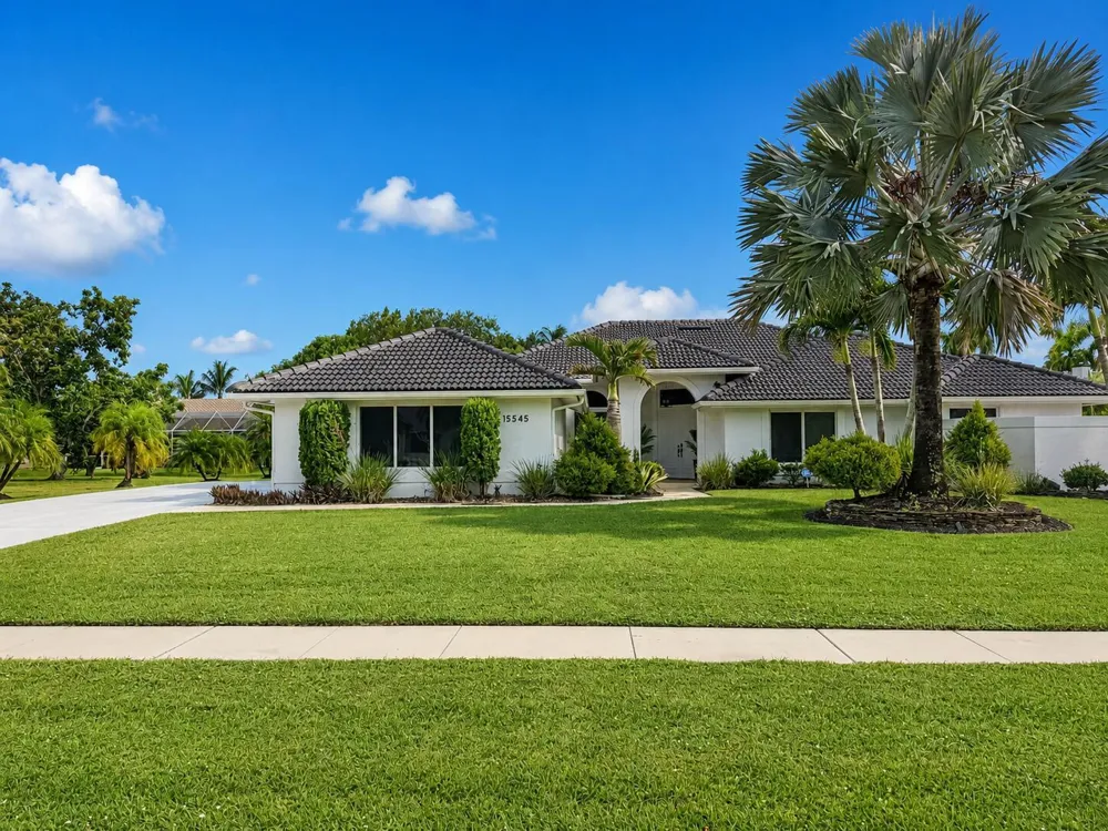 15545 Meadow Wood Drive Wellington, FL 33414