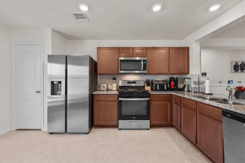 15707 Lemmonwood Hills Lane Houston, TX 77044