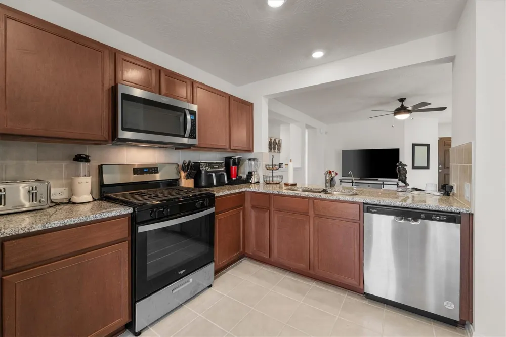 15707 Lemmonwood Hills Lane Houston, TX 77044