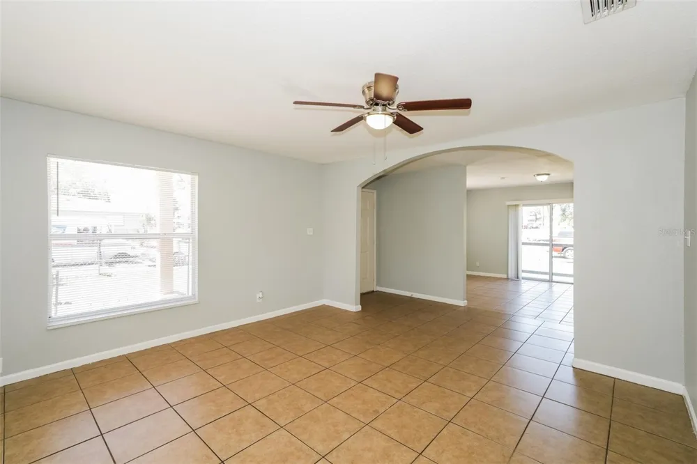 5203 39TH STREET Tampa, FL 33610