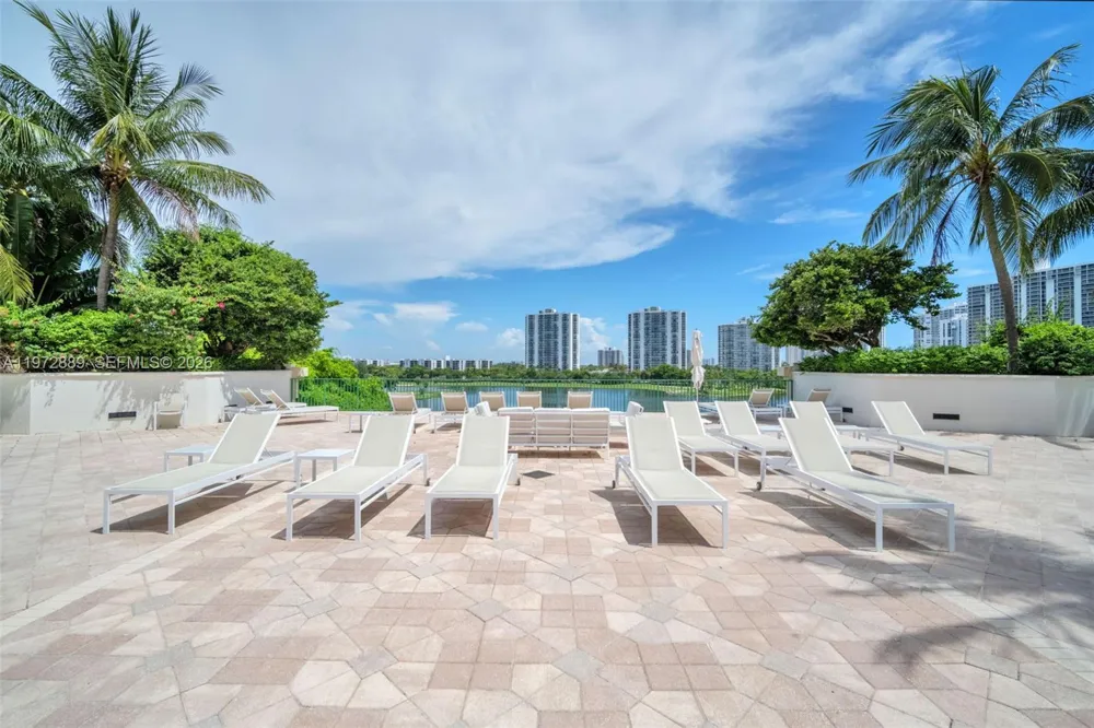 20000 E Country Club Dr #714 Aventura, FL 33180