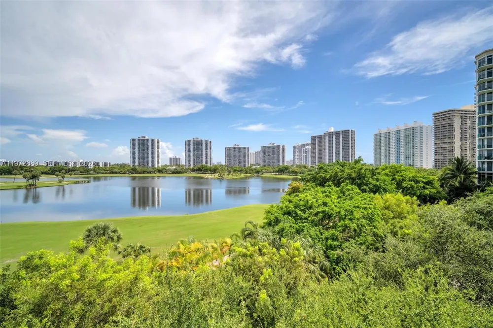 20000 E Country Club Dr #714 Aventura, FL 33180