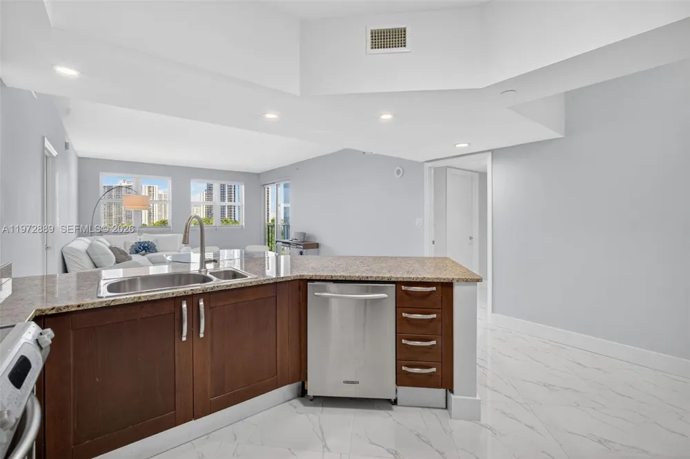 20000 E Country Club Dr #714 Aventura, FL 33180