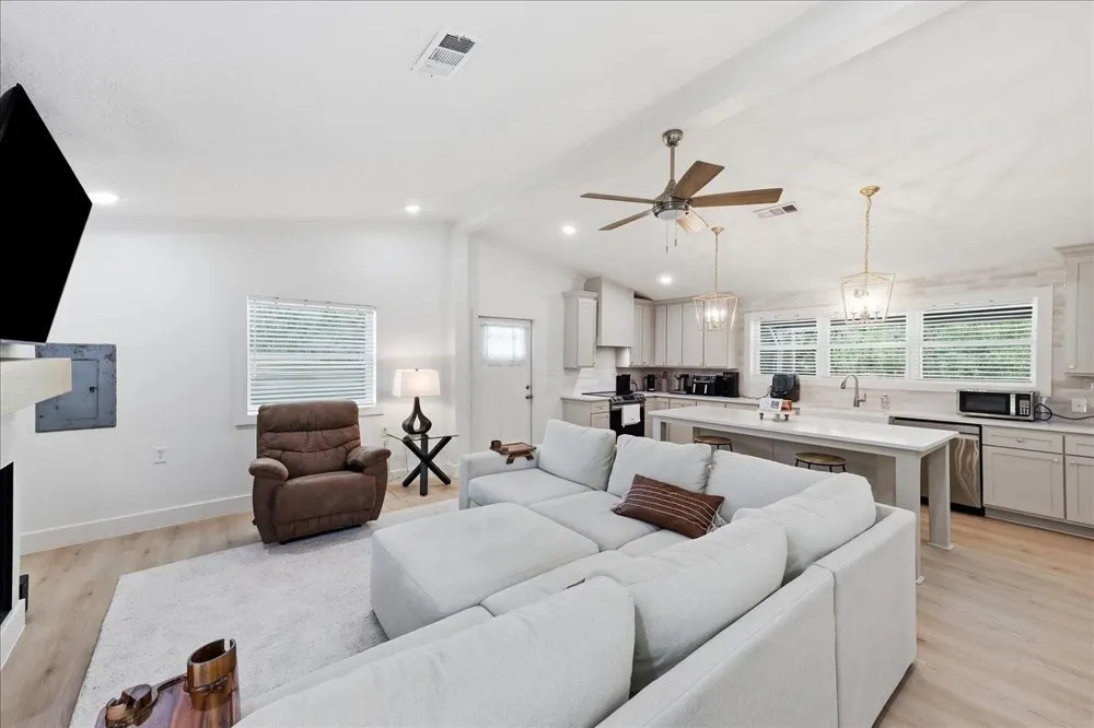 11565 Greenway Drive Beaumont, TX 77705