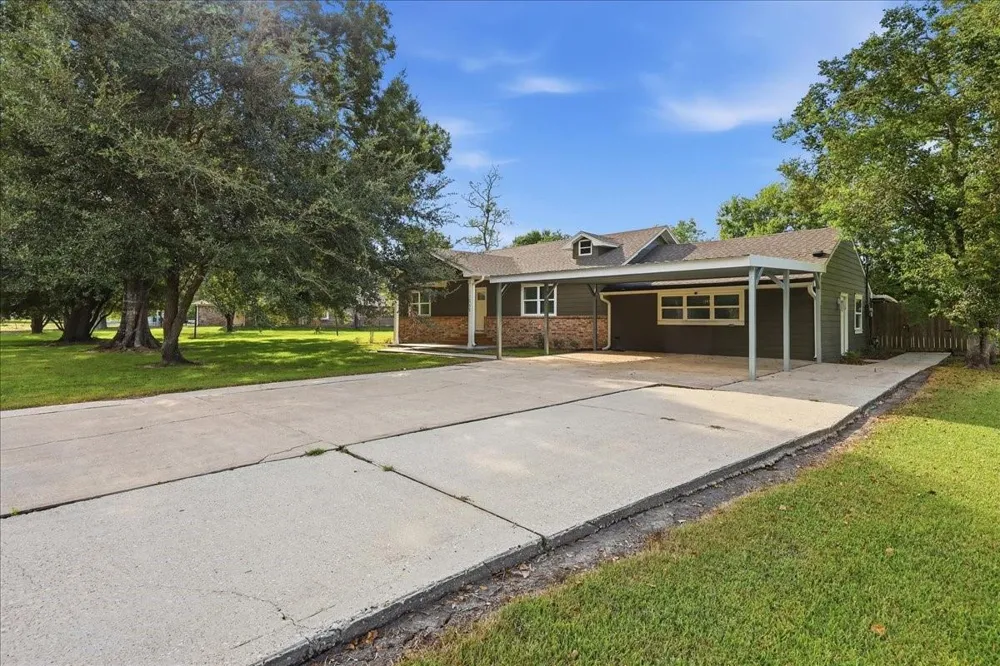 11565 Greenway Drive Beaumont, TX 77705