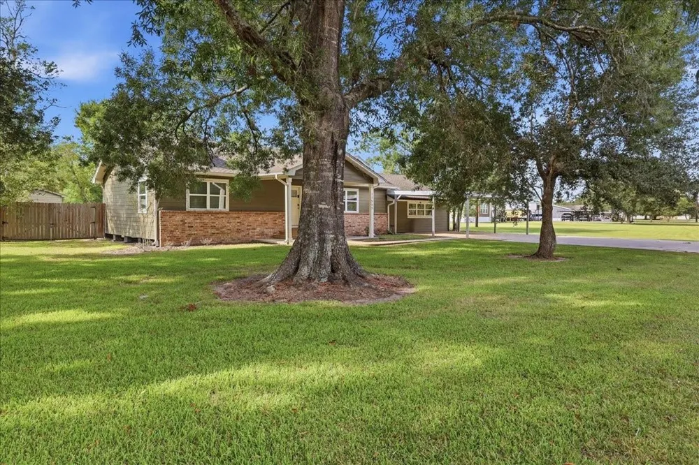 11565 Greenway Drive Beaumont, TX 77705