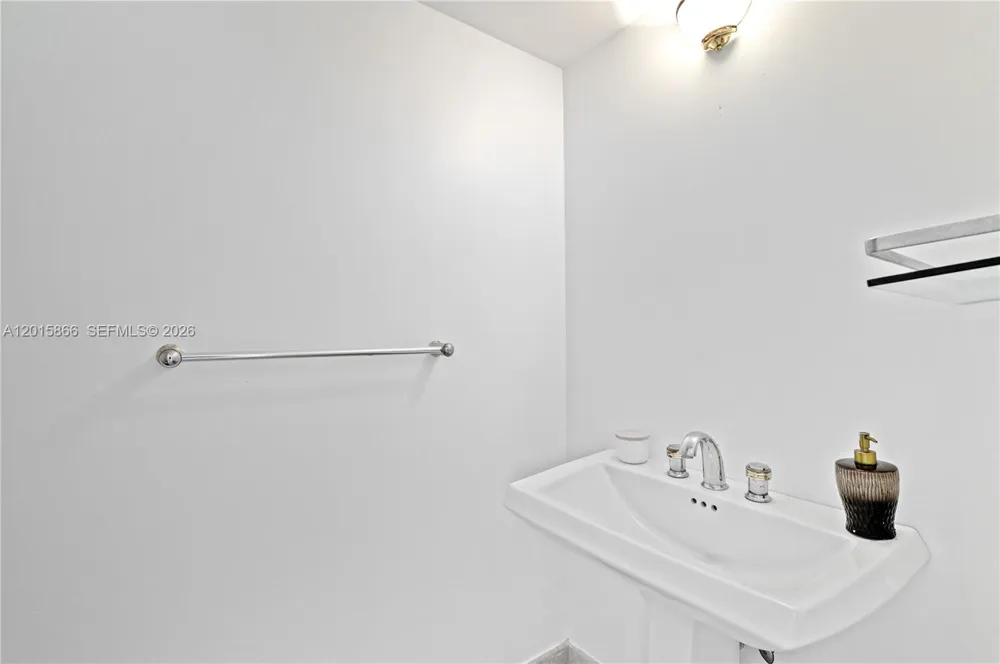 8925 Collins Ave #9J Surfside, FL 33154