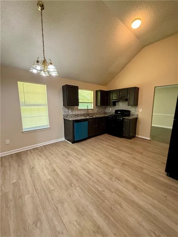 5237 Round Table Drive Ellenwood, GA 30294