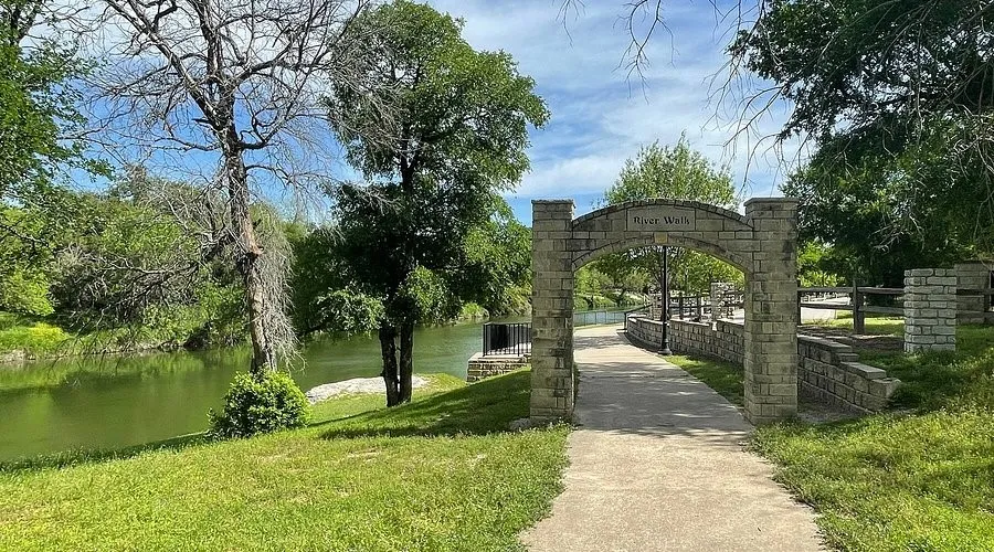 1207 NE Barnard Street Glen Rose, TX 76043
