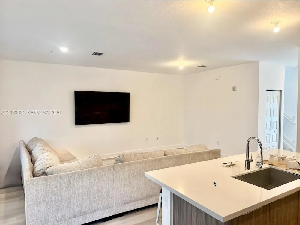 4700 NW 84th Ave #15 Doral, FL 33166