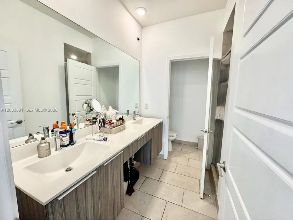 4700 NW 84th Ave #15 Doral, FL 33166