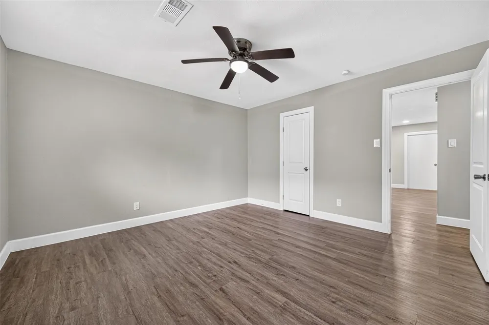 411 Cole Street Webster, TX 77598