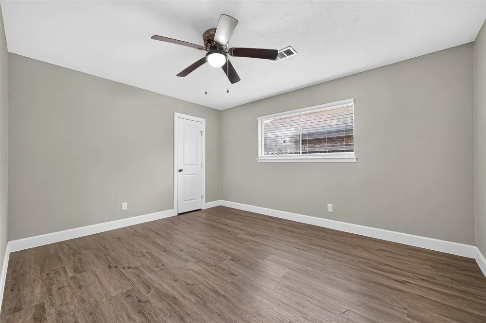 411 Cole Street Webster, TX 77598