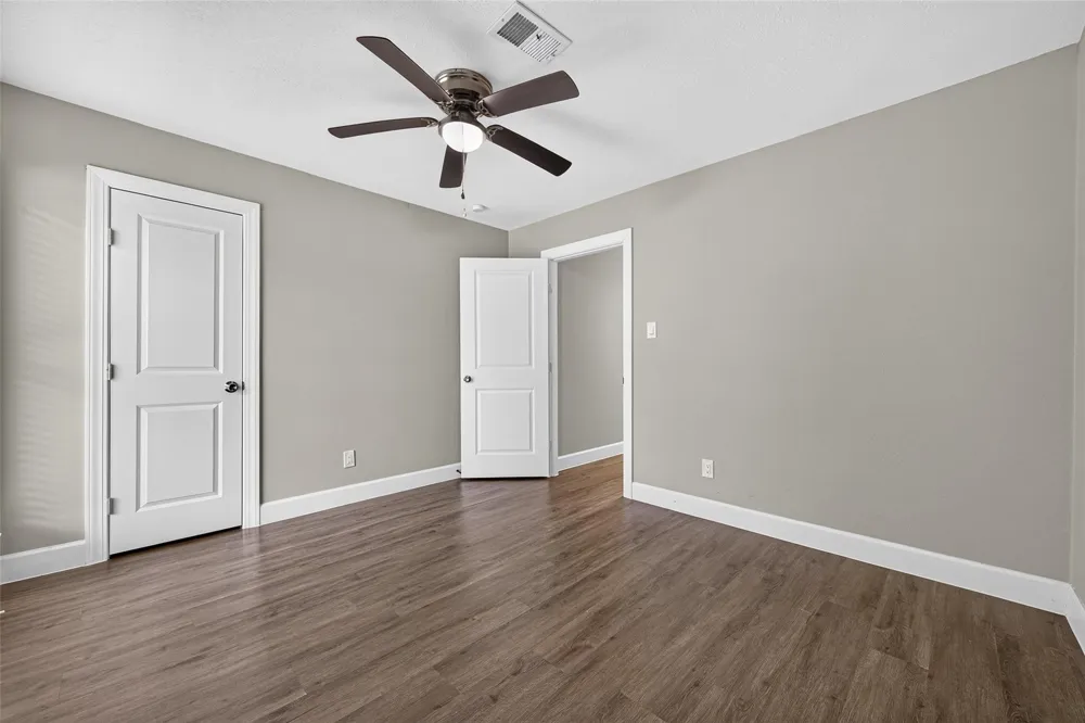 411 Cole Street Webster, TX 77598