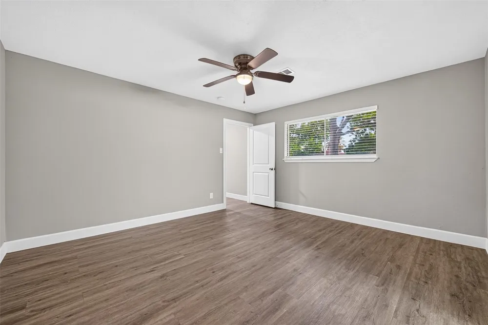 411 Cole Street Webster, TX 77598