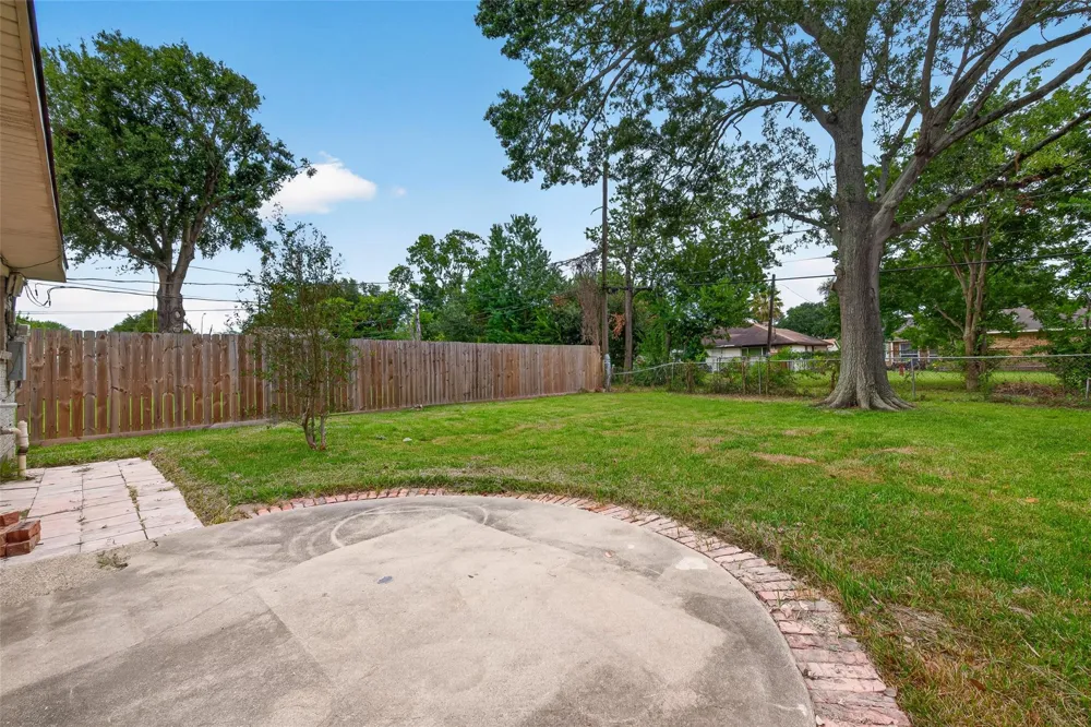 411 Cole Street Webster, TX 77598