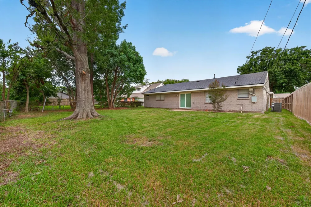 411 Cole Street Webster, TX 77598