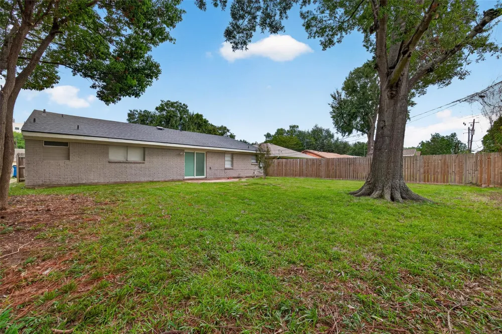 411 Cole Street Webster, TX 77598