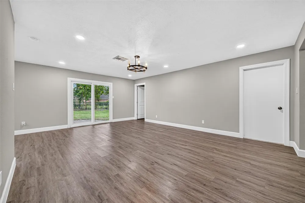 411 Cole Street Webster, TX 77598