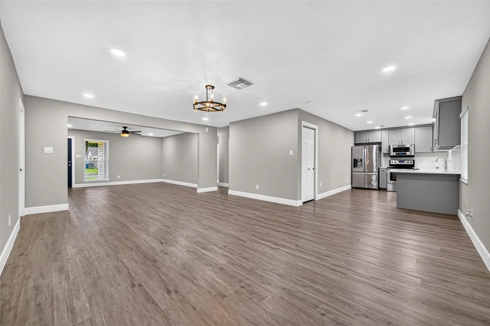 411 Cole Street Webster, TX 77598