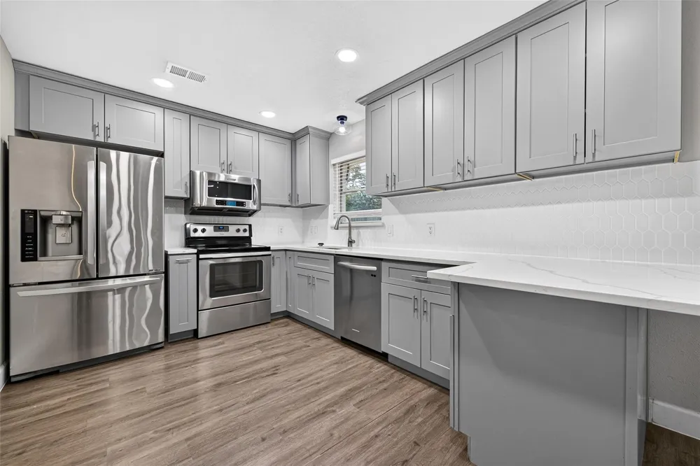 411 Cole Street Webster, TX 77598