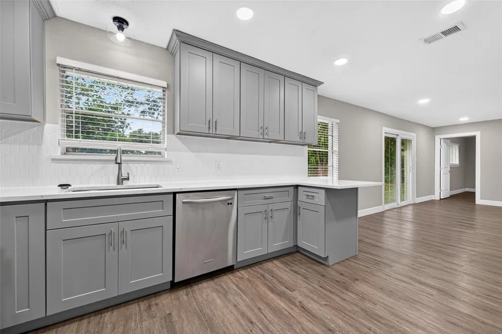 411 Cole Street Webster, TX 77598