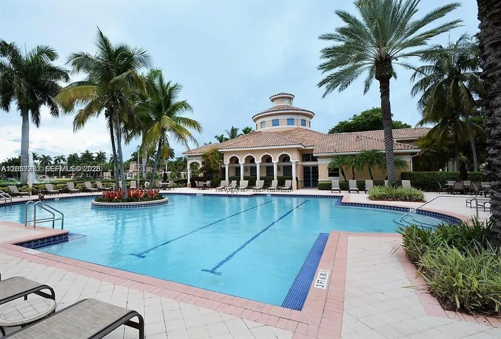 957 Harbor Vw #957 Hollywood, FL 33019