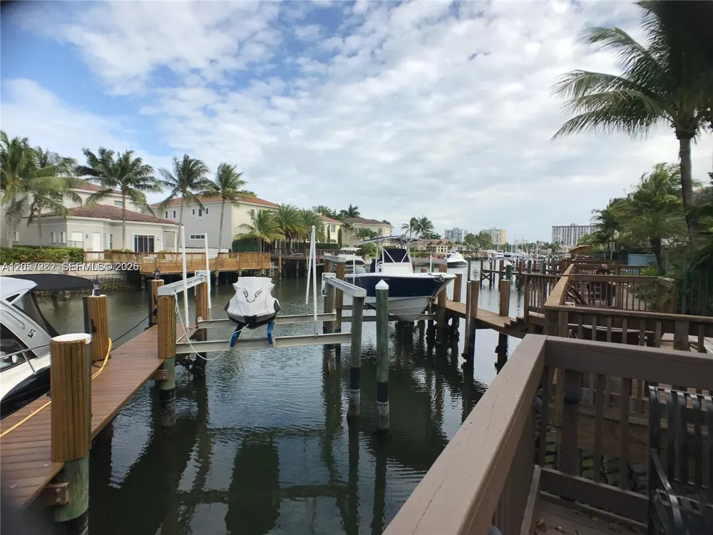 957 Harbor Vw #957 Hollywood, FL 33019