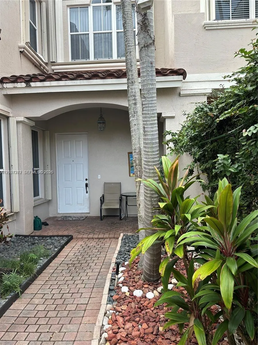 957 Harbor Vw #957 Hollywood, FL 33019
