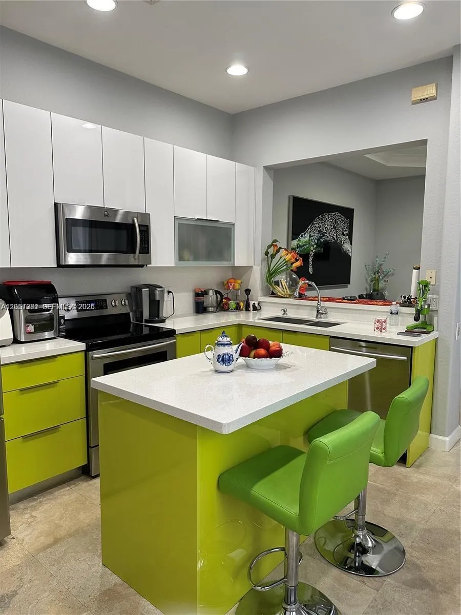 957 Harbor Vw #957 Hollywood, FL 33019