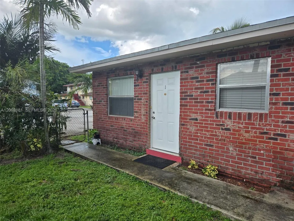 7340 NW 37th St #1-4 Davie, FL 33024