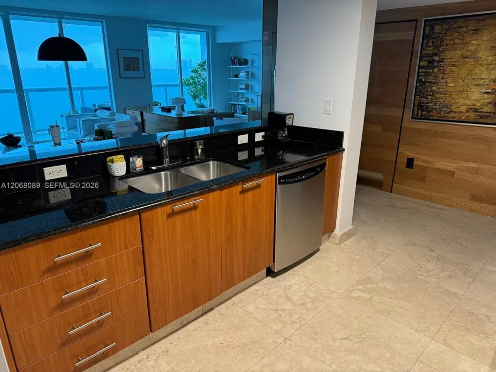 1800 Bayshore Dr #1609 Miami, FL 33132