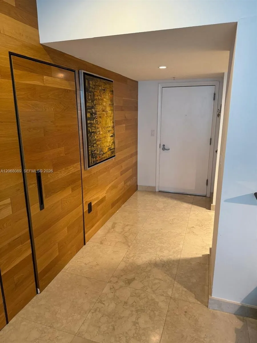 1800 Bayshore Dr #1609 Miami, FL 33132