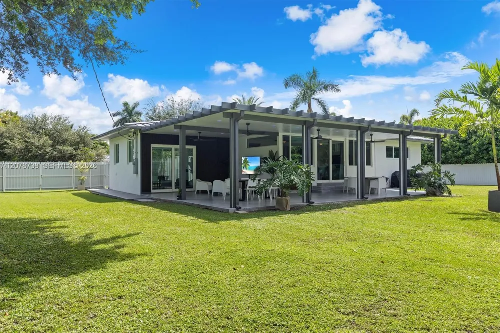 6140 SW 65th Ave South Miami, FL 33143