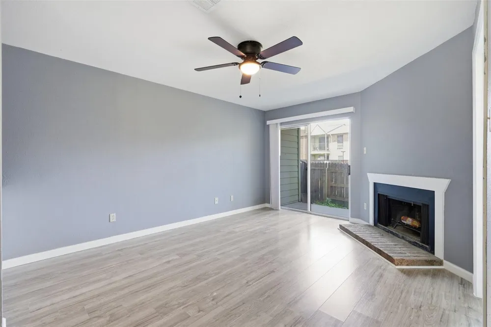 18800 Egret Bay Boulevard #1007 Webster, TX 77058